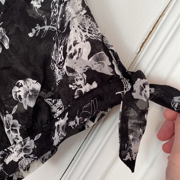 NWT Unique Vintage Button Up - Picture 4 of 6